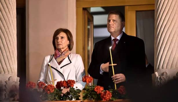 Carmen Iohannis și Klaus Iohannis, la slujba din Sibiu. Ținuta soției președintelui, comentată de enoriași