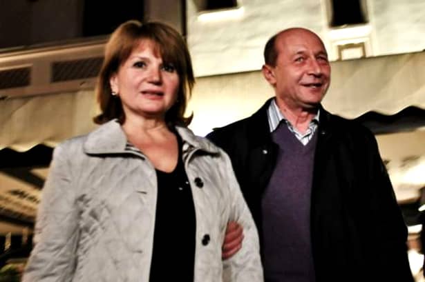 Traian Băsescu a fost însoțit de soția sa la vot!