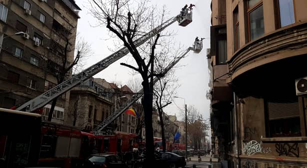 Incendiu puternic, în zona Kogălniceanu din Capitală! O persoană a murit! FOTO și VIDEO