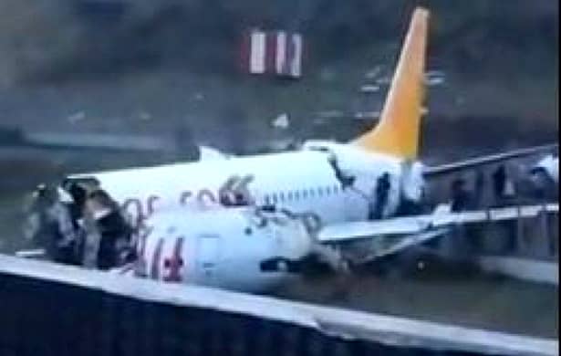 Un nou incident aviatic. Un avion de linie a ratat aterizarea în Turcia şi s-a rupt. Bilanțul: 3 morți și 179 de răniți UPDATE