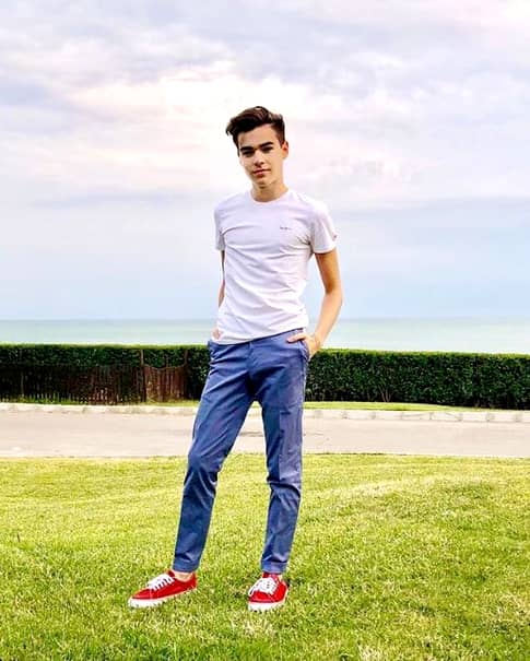 Radu, fiul lui Ștefan Bănică este o frumusețe rară! A împlinit 16 ani și îi calcă pe urme tatălui său