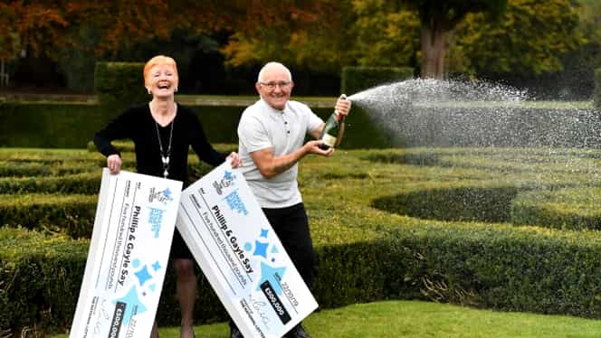 Dublă fericire! Un cuplu britanic a câștigat de două ori la loterie, dintr-o greșeală de 500.000 de lire sterline!