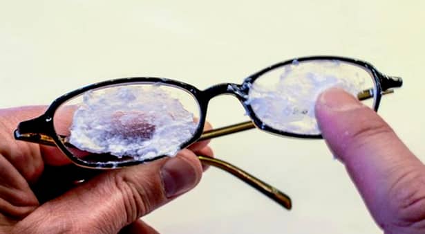 Cum scapi de zgârieturile de pe lentilele ochelarilor cu bicarbonat de sodiu. Bicarbonat