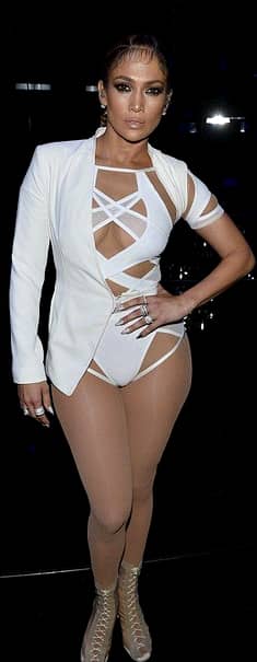 GALERIE FOTO. Jennifer Lopez a comis-o la ULTIMUL CONCERT! S-a aplecat şi lenjeria i-a CEDAT! S-a văzut CHIAR TOT