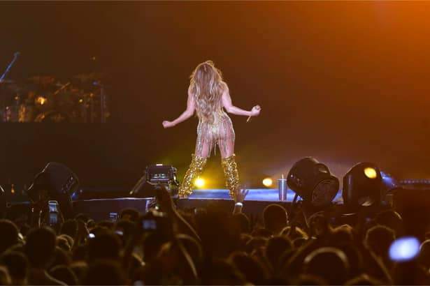 Jennifer Lopez a fost dată în judecată în Egipt după ce a apărut așa pe scenă. Galerie FOTO