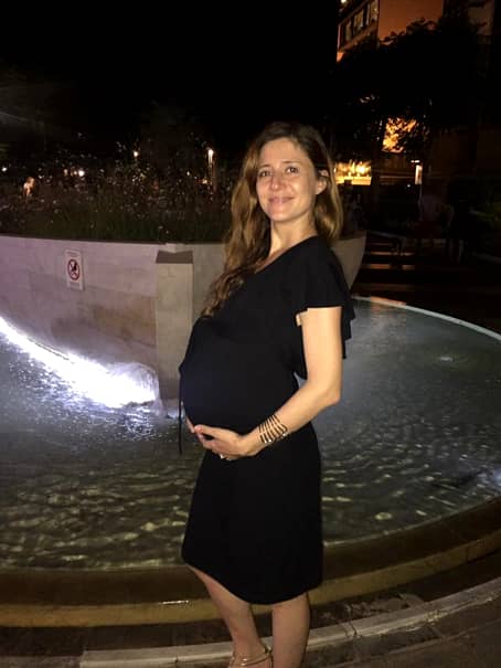 O vedeai seara la TV şi nici nu ziceai că a însărcinată! BOMBĂ în showbiz-ul din România: A născut în mare secret