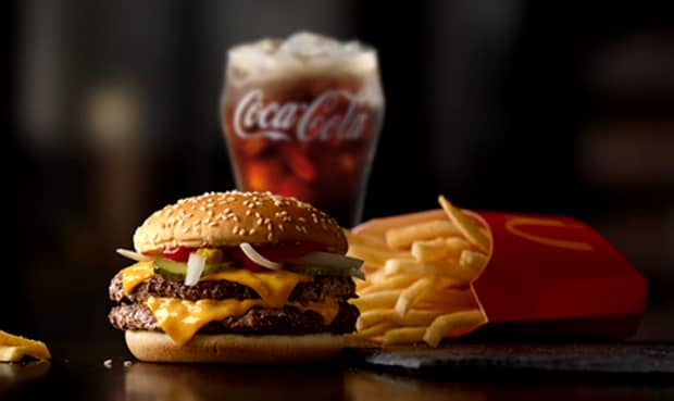 Plângere împotriva McDonald’s Spania: O notă internă le cerea angajaţilor să nu servească români
