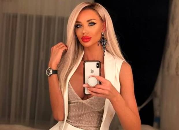 Ipostaza indecentă în care a fost surprinsă Bianca Drăgușanu, noaptea trecută, în club