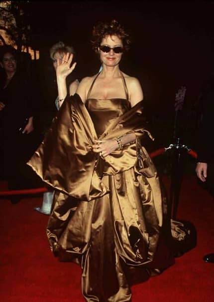 TOP 40 cele mai urâte rochii din istoria Oscarurilor! Cum s-au făcut de râs actriţele pe covorul roşu