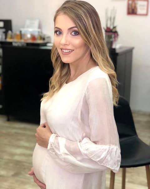 Andreea Ibacka si-a pozat burtica in luna a 7-a de sarcina