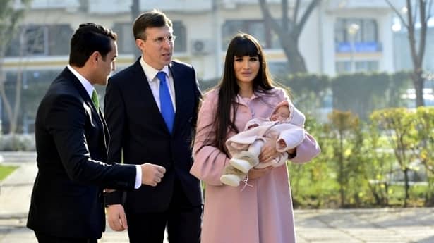 Fetița Elenei Băsescu tocmai a împlinit 3 luni! Cum arată Anastasia (4)