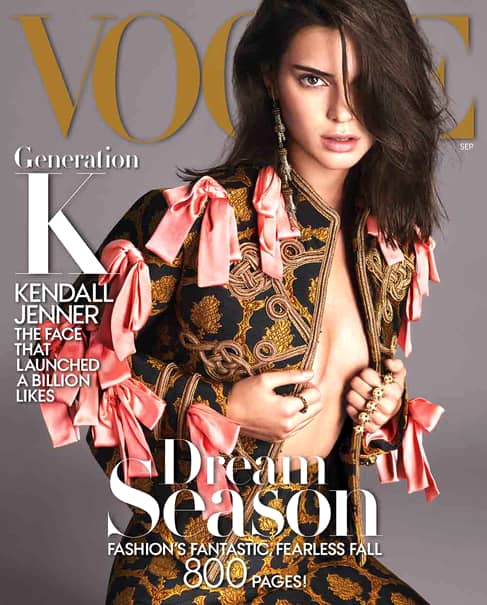 Kendall Jenner, cu sânii la vedere pe covorul roșu! Blițurile nu s-au mai oprit!