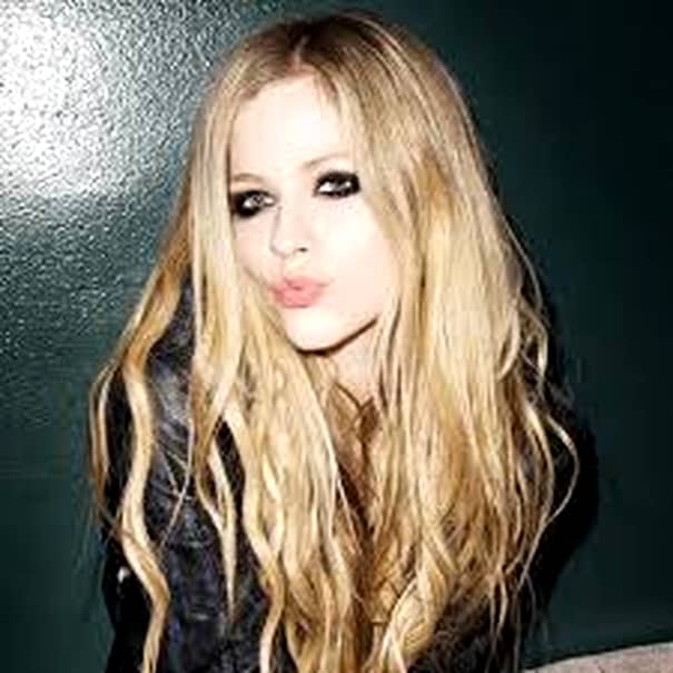 Avril Lavigne a acceptat moartea adusă de boala Lyme! Cântăreața, mărturisiri cutremurătoare!