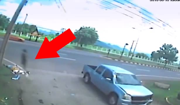 Camerele de supraveghere au filmat momentul în care SPIRITUL unei femei se ridică, imediat după un accident rutier! Imaginile ŞOCANTE care au împărţit în două lumea