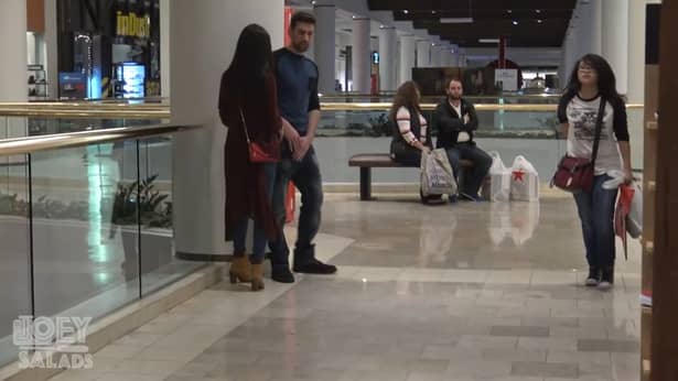 Galerie FOTO. O femeie este agresată sexual în mall! Ce a urmat i-a lăsat mască pe martori!
