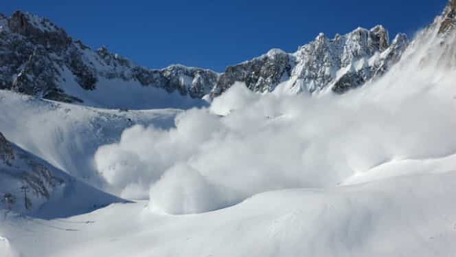 Cod roșu de avalanșă, în Munții Rodnei! Cât măsoară grosimea stratului de zăpadă