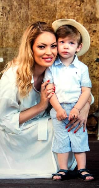 Cine are grijă de fiului lui Cristi Borcea cu Valentina Pelinel, în timp ce părinții pregătesc nunta