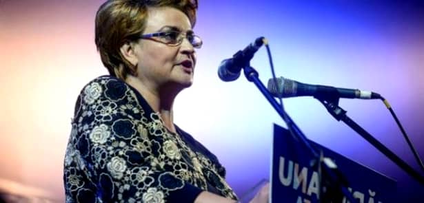 Iulia Albu a analizat ținutele femeilor din politică! Ce zice de Viorica Dăncilă și cine s-a „coafat după un catalog Igiena 1980”