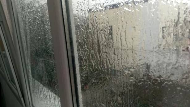 Clipul ajuns viral în România, după ploaia înghețată! Cum s-a “dat” pe şosea “Nea Ilie”, în Brăila