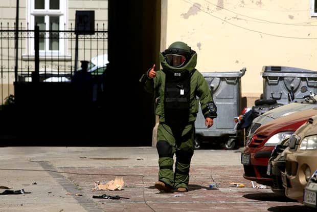 Alertă falsă cu bombă! Pirotehniști și zeci de polițiști au mers de urgență într-o rafinărie din Ploiești