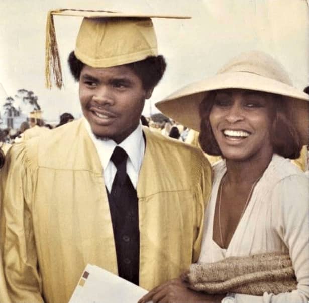 Tina Turner si fiul ei, Craig Raymond Turner, la absolvirea liceului. Barbatul s-a sinucis recent