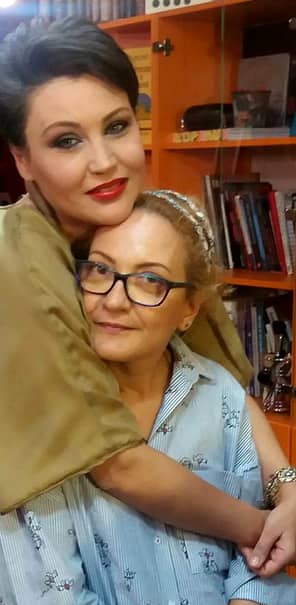 O mai ţii minte pe Daniela Nane? A fost MISS Universe România şi a făcut istorie când s-a sărutat pasional cu Mihaela Rădulescu! Ce s-a ales de ea şi cum arată ACUM, la 46 de ani! Kilogramele în plus s-au depus… GALERIE FOTO