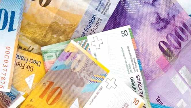 Tribunalul Bucureşti a decis, pentru un credit, îngheţarea cursului la franci elveţieni la 2,1 lei