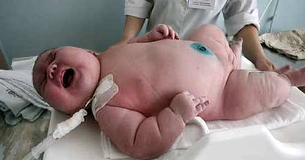 O femeie de 250 de kg a născut cel mai mare bebeluş din lume! Cât cântăreşte micuţul GALERIE FOTO