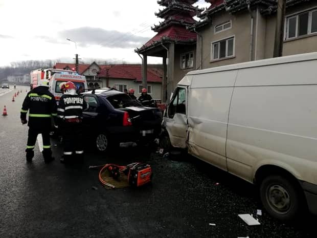 Accident înfiorător în Hunedoara! Un mort și doi răniți după ce un autoturism a intrat pe contrasens