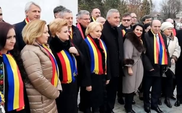 Ședință solemnă de Guvern, la Alba Iulia: Viorica Dăncilă și miniștrii, huiduiți
