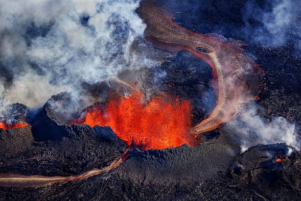 GALERIE FOTO. Traficul aerian din Europa, în pericol! Un vulcan din Islanda este pe cale să erupă!