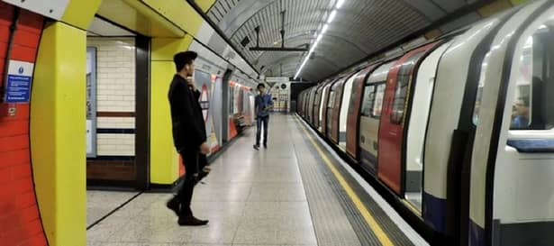 un om a fost injunghiat intr-un metrou din londra