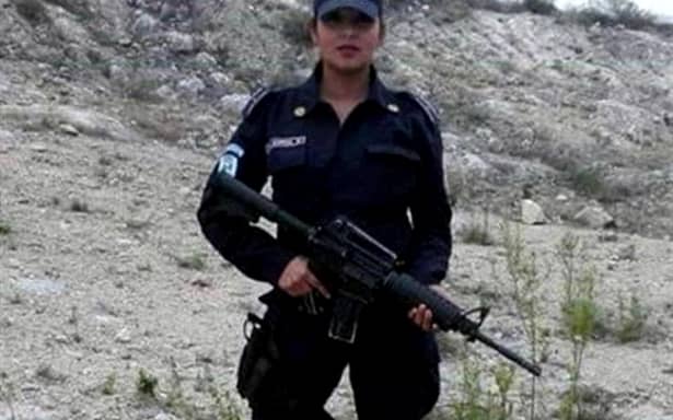 O poliţistă din Mexic s-a pozat topless în timpul serviciului şi a postat imaginea pe Facebook. Reacţia şefilor ei