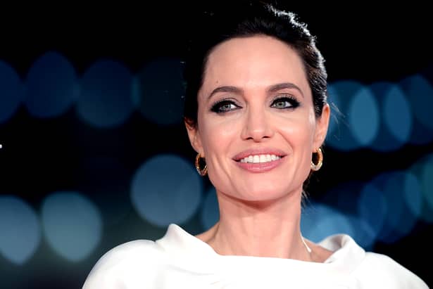 Brad Pitt este istorie! Angelina Jolie se iubeşte cu un celebru miliardar! GALERIE FOTO
