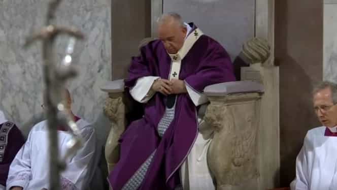 Papa Francisc, nevoit să anuleze un eveniment în Roma din cauza unei afecțiuni. Suveranul Pontif, surprins în timp ce tușea și își ștergea nasul