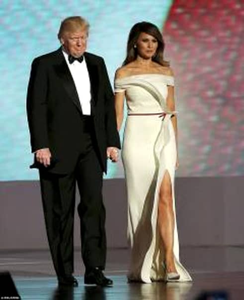 Ce ținută a purtat Melania Trump, în noaptea de Revelion! Rochiile care i-au adus critici, de-a lungul anilor