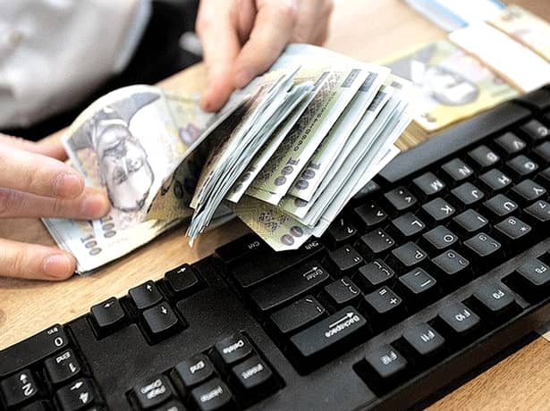 Românii nu vor mai putea plăti ratele la bănci. Credite mai scumpe și dobânzi exagerate