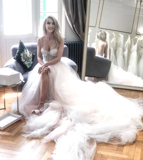 Cum arată rochiile de mireasă ale Andreei Bălan. Cântăreața a făcut publice imaginile