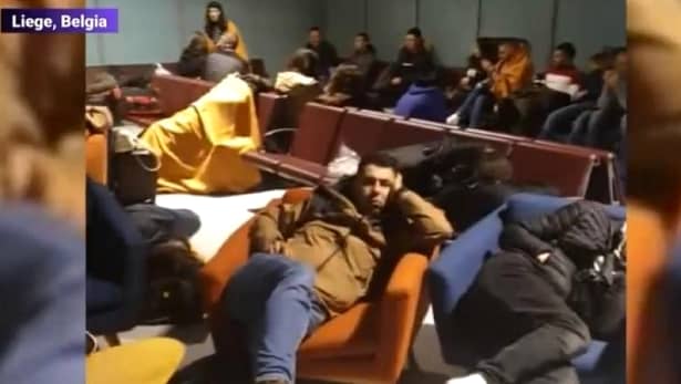 180 de români blocați pe aeroportul din Liege! Pasageri