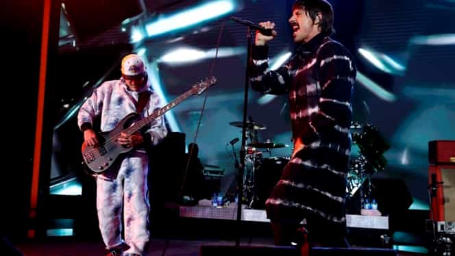Solistul trupei Red Hot Chili Peppers, transportat de urgenta la spital