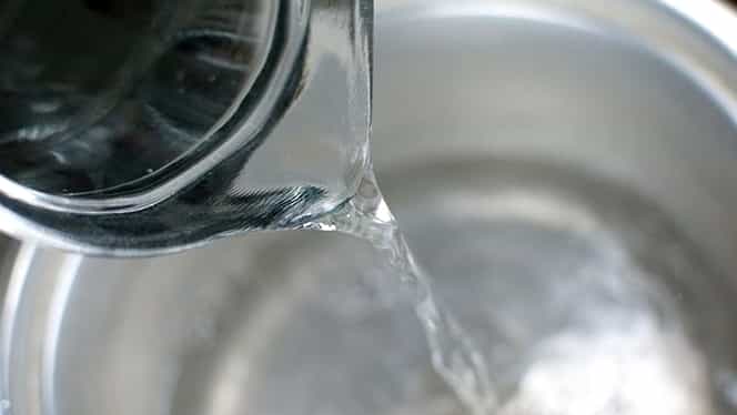 Cura de slăbire cu apă fiartă: cum slăbești 20 de kilograme în 21 de zile