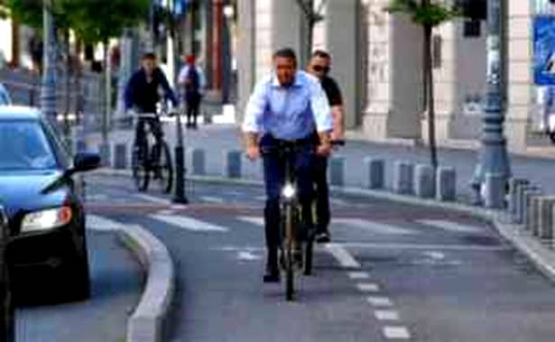 Cât costă bicicleta lui Klaus Iohannis! Președintele o scoate la ocazii speciale!