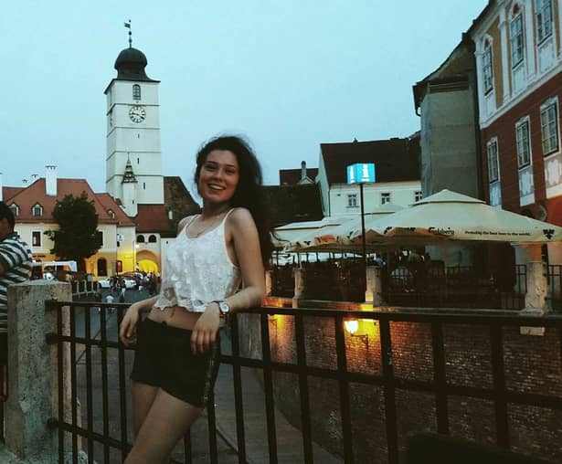 Cât de frumoasă e Daniela Andrioaie, studenta anului 2018 în România! Studiază la una dintre cele mai prestigioase facultăți din lume, iar străinii nu-și pot lua ochii de la ea
