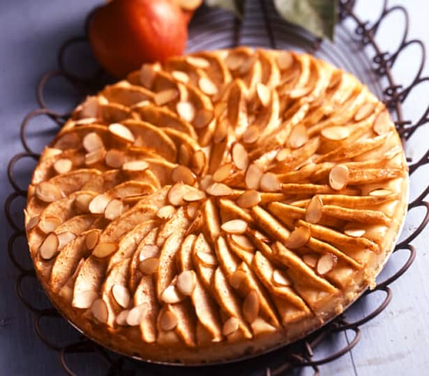Tortul de mere este un desert delicios nu numai pentru perioadele de post, ci pentru orice zi a anului
