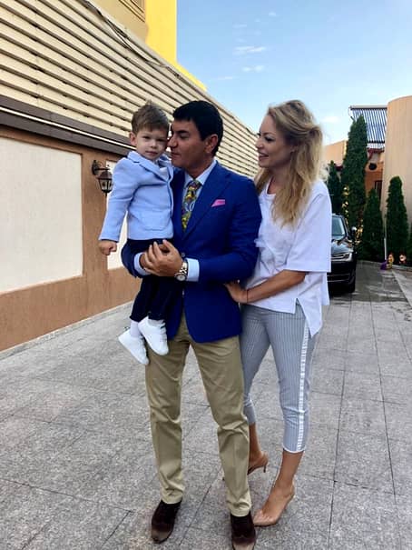 Cine are grijă de fiului lui Cristi Borcea cu Valentina Pelinel, în timp ce părinții pregătesc nunta