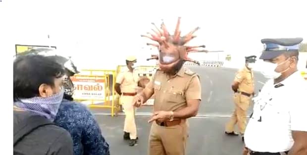 Masca unui polițist din India, ultimul viral pe internet! „Eu sunt coronavirus”