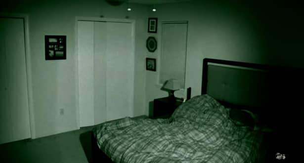 A montat o camera ascunsă pentru a afla de ce iubita lui se trezeşte în fiecare noapte, la exact ora 4:27! Când s-a uitat dimineaţa pe înregistrare, a chemat Poliţia