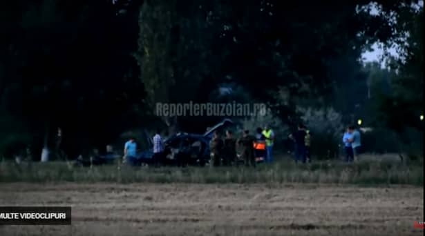 Un accident grav s-a produs azi-noapte, în apropierea unității militare de la Boboc, județul Buzău. Un elev al șoclii militare de aviație și-a pierdut viața pe loc, iar alți 3 colegi au fost transportați de urgență la spital.
