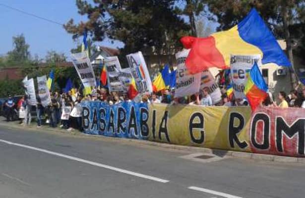 Incidente la Neptun, la şedinţa comună România-Moldova: manifestaţie cu sute de persoane