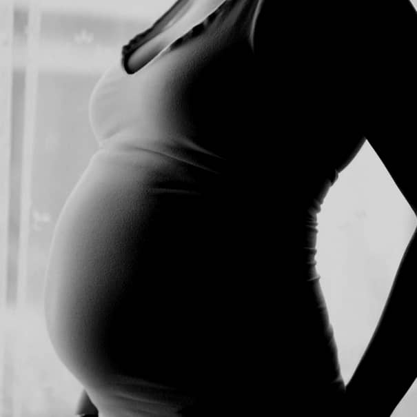 O femeie a născut gemeni la o lună după ce a dat naștere primului său copil